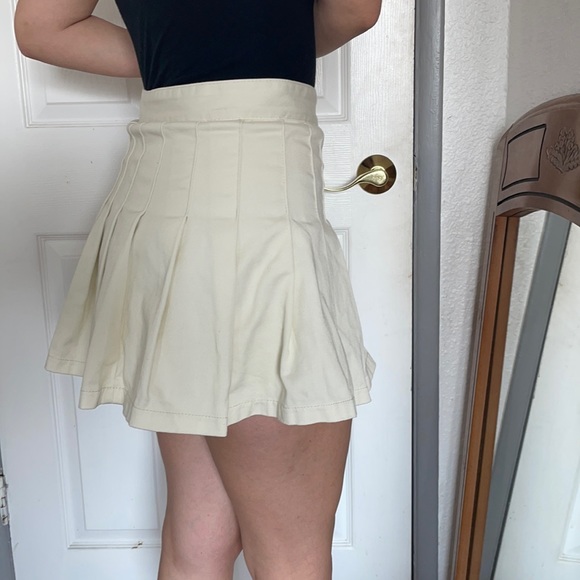 John Galt, Ivory pleaded skirt, Size Small - Picture 2 of 2
